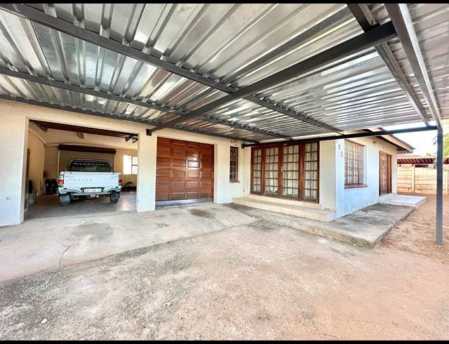 5 BEDROOM HOUSE FOR SALE IN FLORA PARK